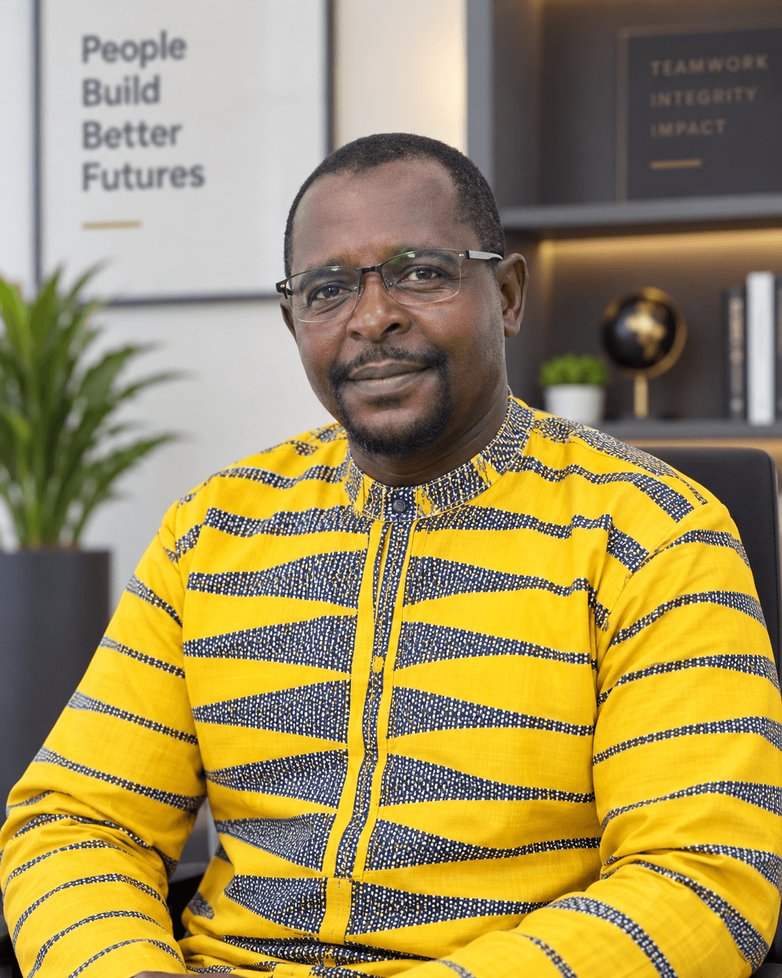 Portrait de KENMENI Mathias, Directeur des Ressources Humaines.